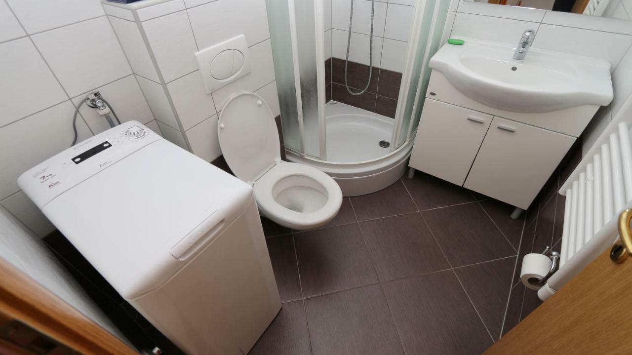 Simple Studio Dugis Apartmán *